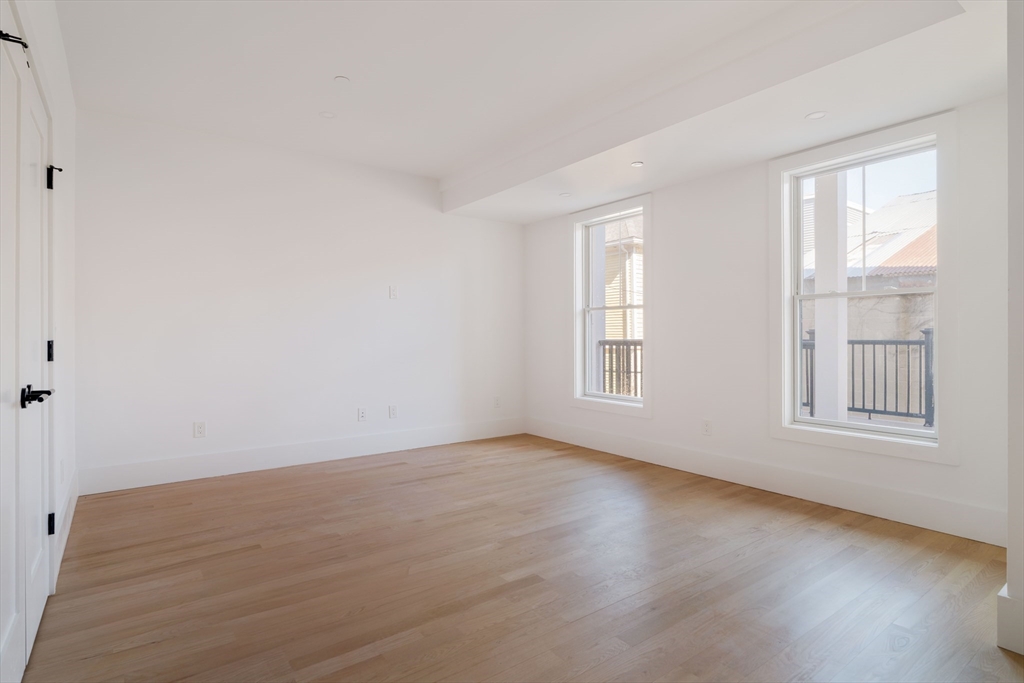 30-32 Condor St #1, Boston, MA Photo #13