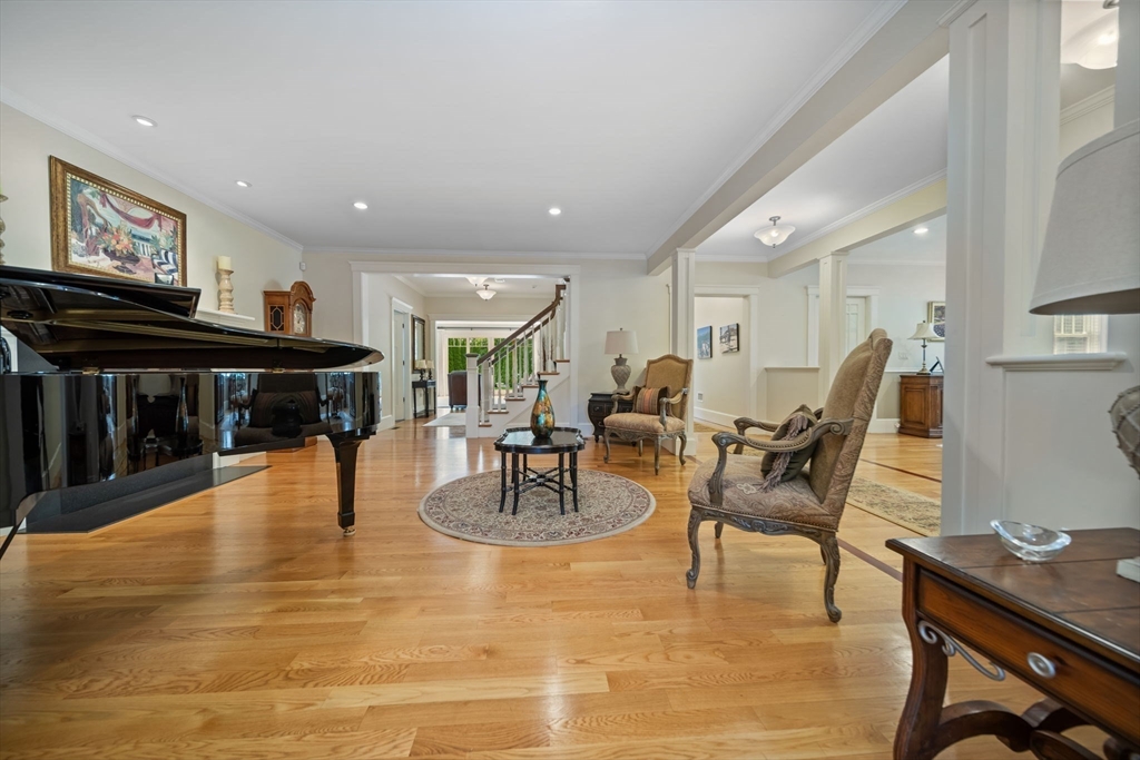 22 Whitehall Cir