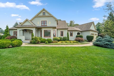 22 Whitehall Cir Beverly MA 01915