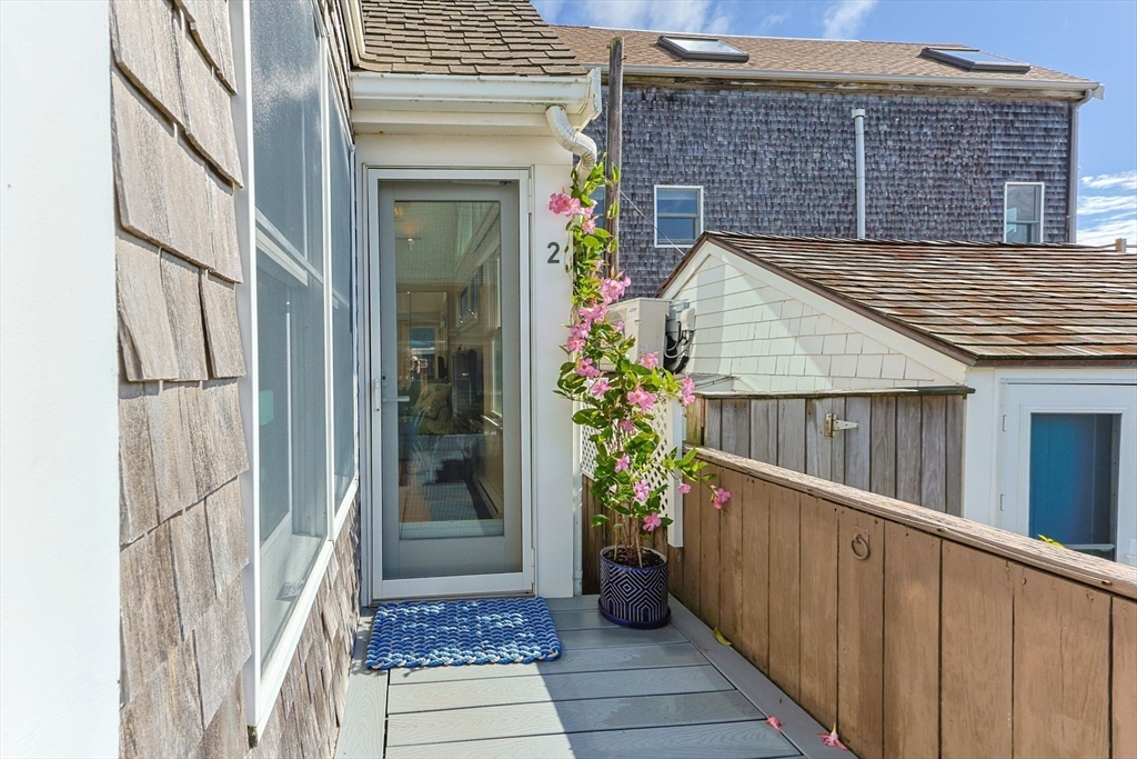 521 Commercial St 2