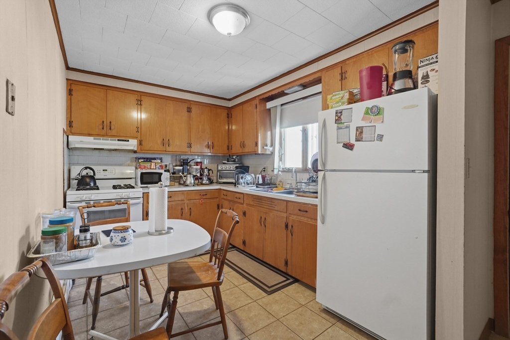 284 Broadway, Fall River, MA Photo #27