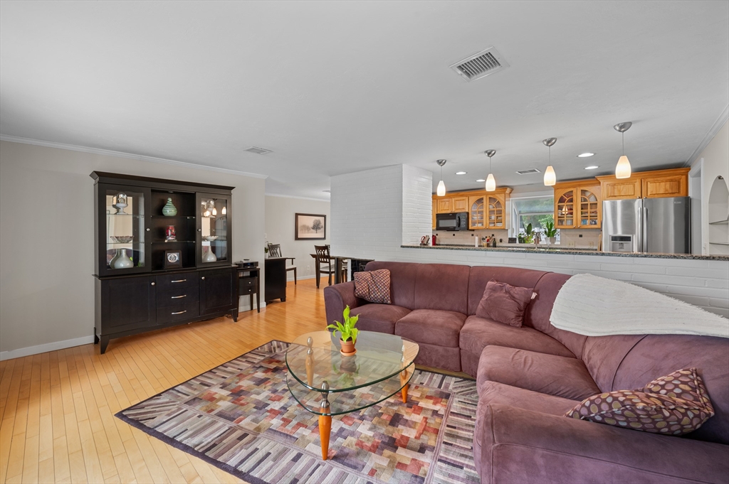 108 Hastings St