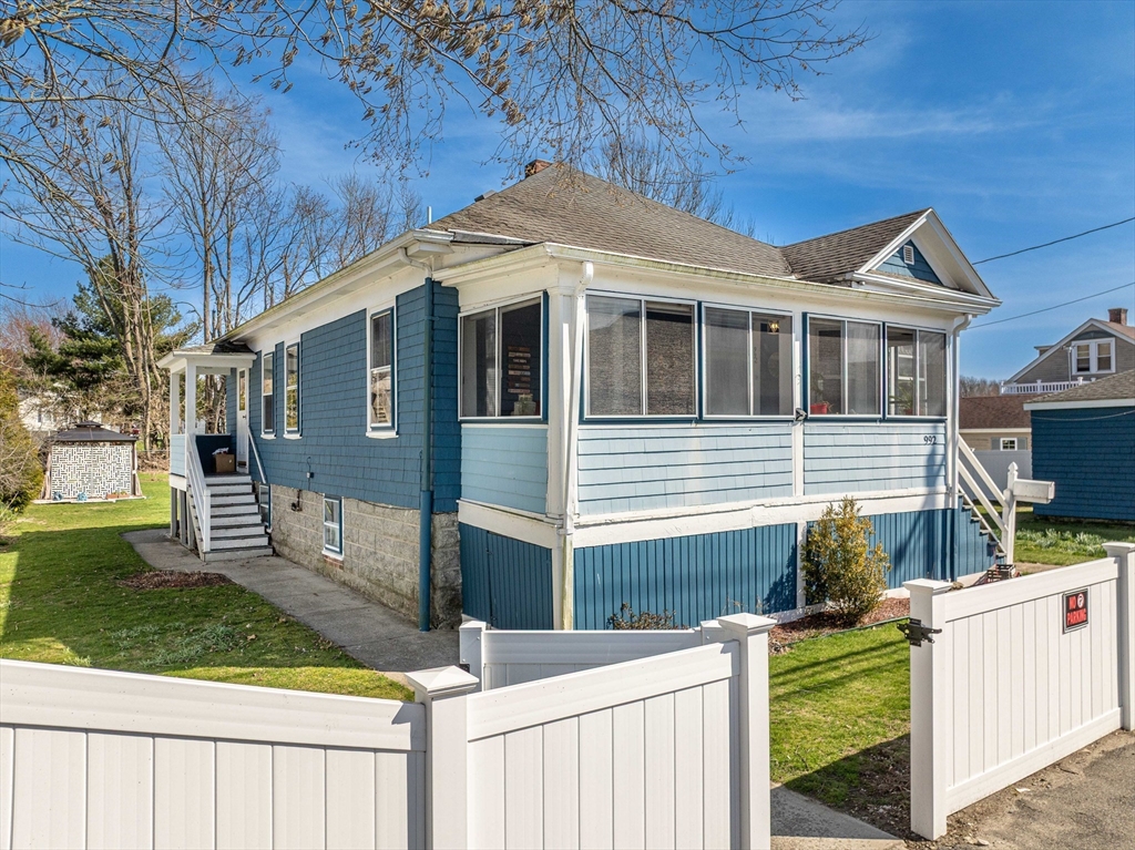 992 Lees River Ave