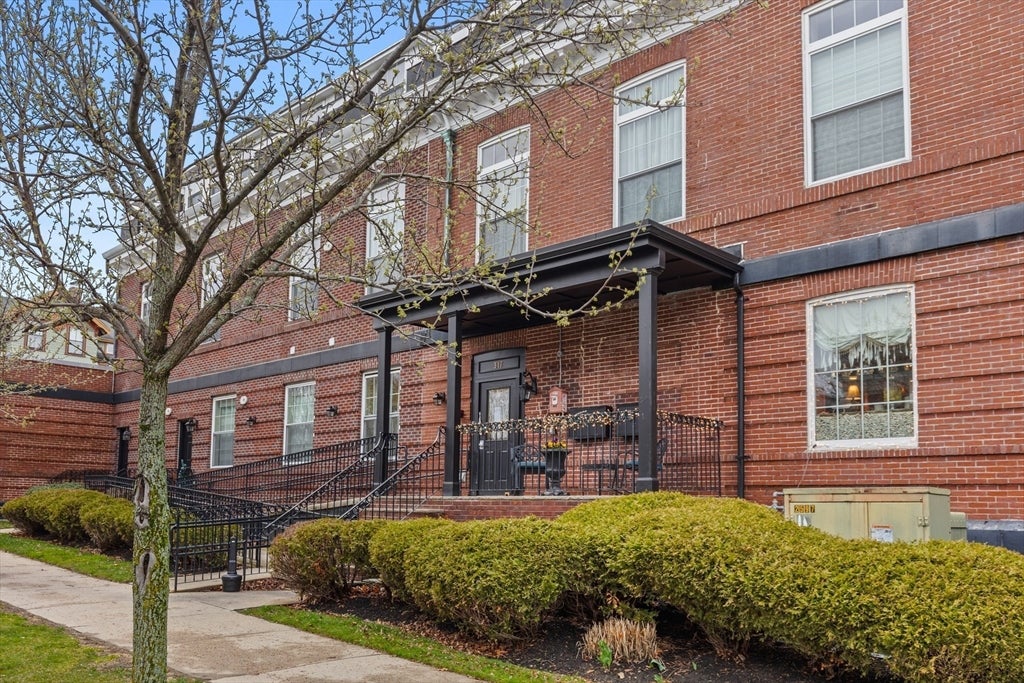 317 Main Street 7