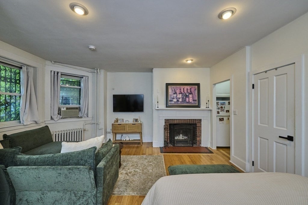 458 Beacon St #1, Boston, MA, 458 Beacon St #1, Boston, MA Photo #2