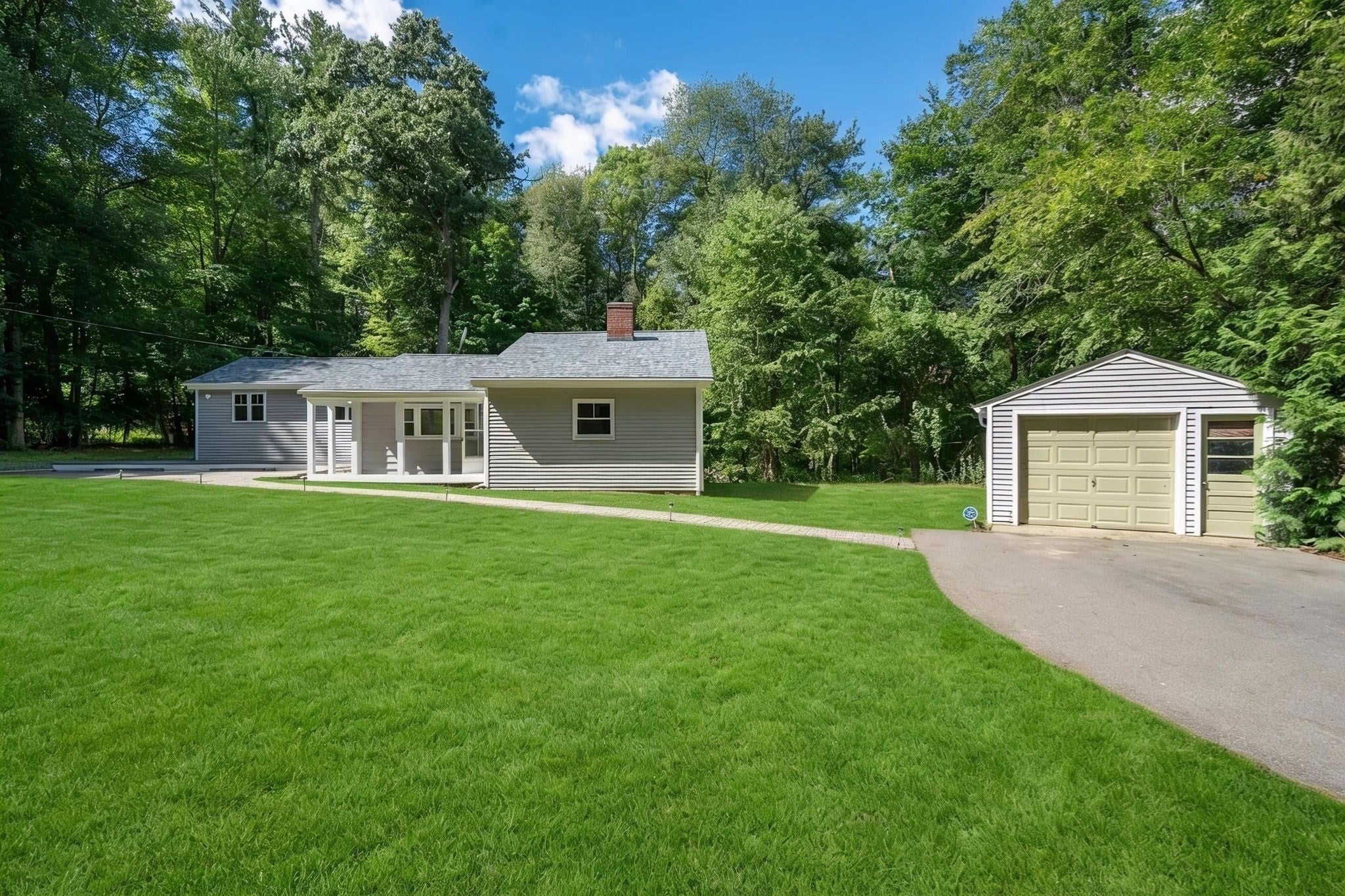 23 Woodbury Rd