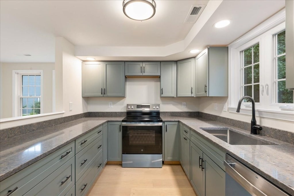 25 Whittier Meadows Dr #25, Amesbury, MA, 25 Whittier Meadows Dr #25, Amesbury, MA Photo #14