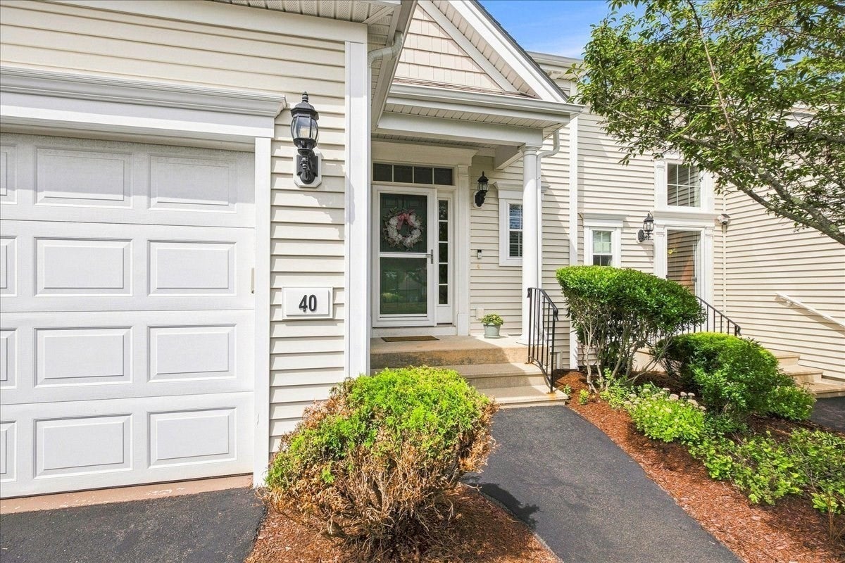 40 Stonebridge Dr #40, Hanson, MA Photo #1