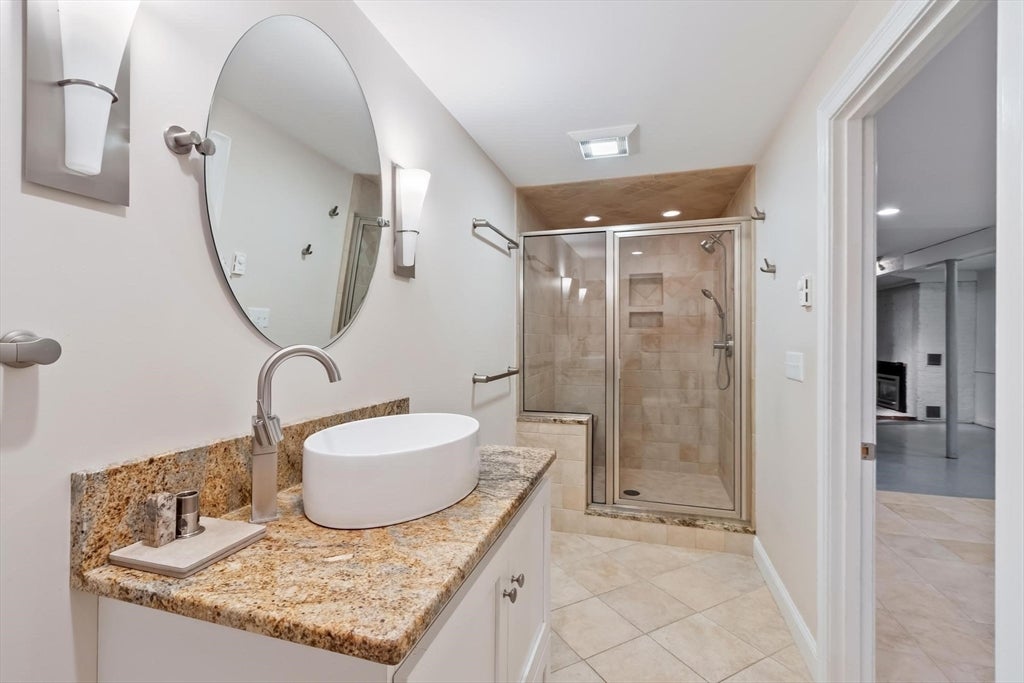 24 Robin Hill Rd, Chelmsford, MA, 24 Robin Hill Rd, Chelmsford, MA Photo #31