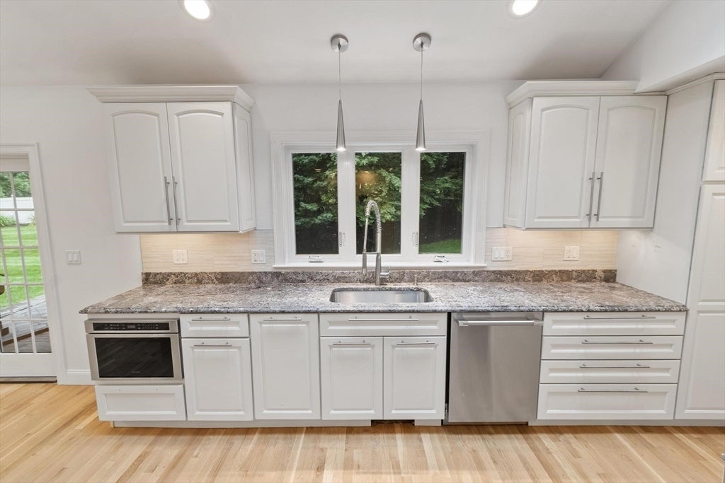 24 Robin Hill Rd, Chelmsford, MA, 24 Robin Hill Rd, Chelmsford, MA Photo #9