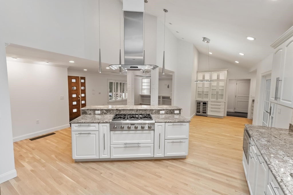 24 Robin Hill Rd, Chelmsford, MA, 24 Robin Hill Rd, Chelmsford, MA Photo #5