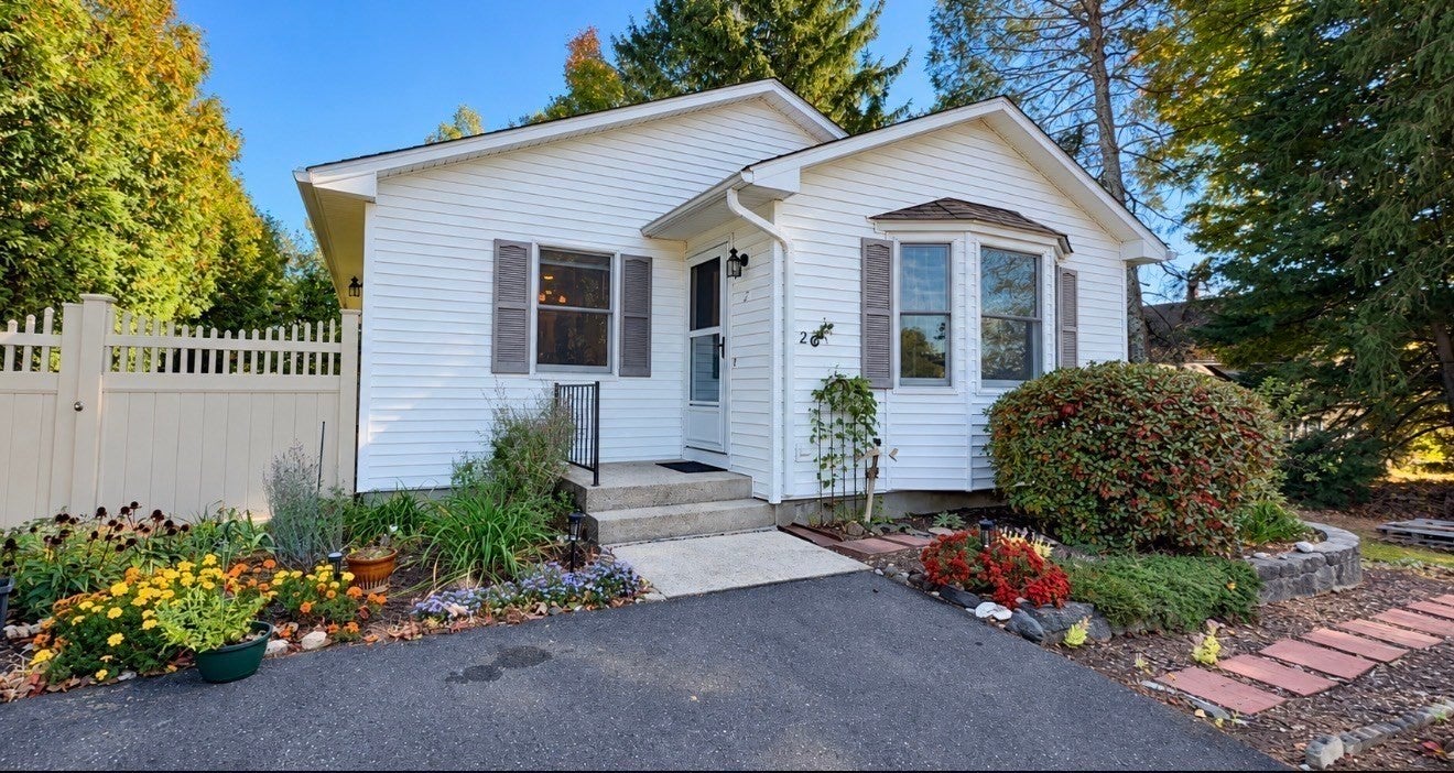 2 Grandview Ln