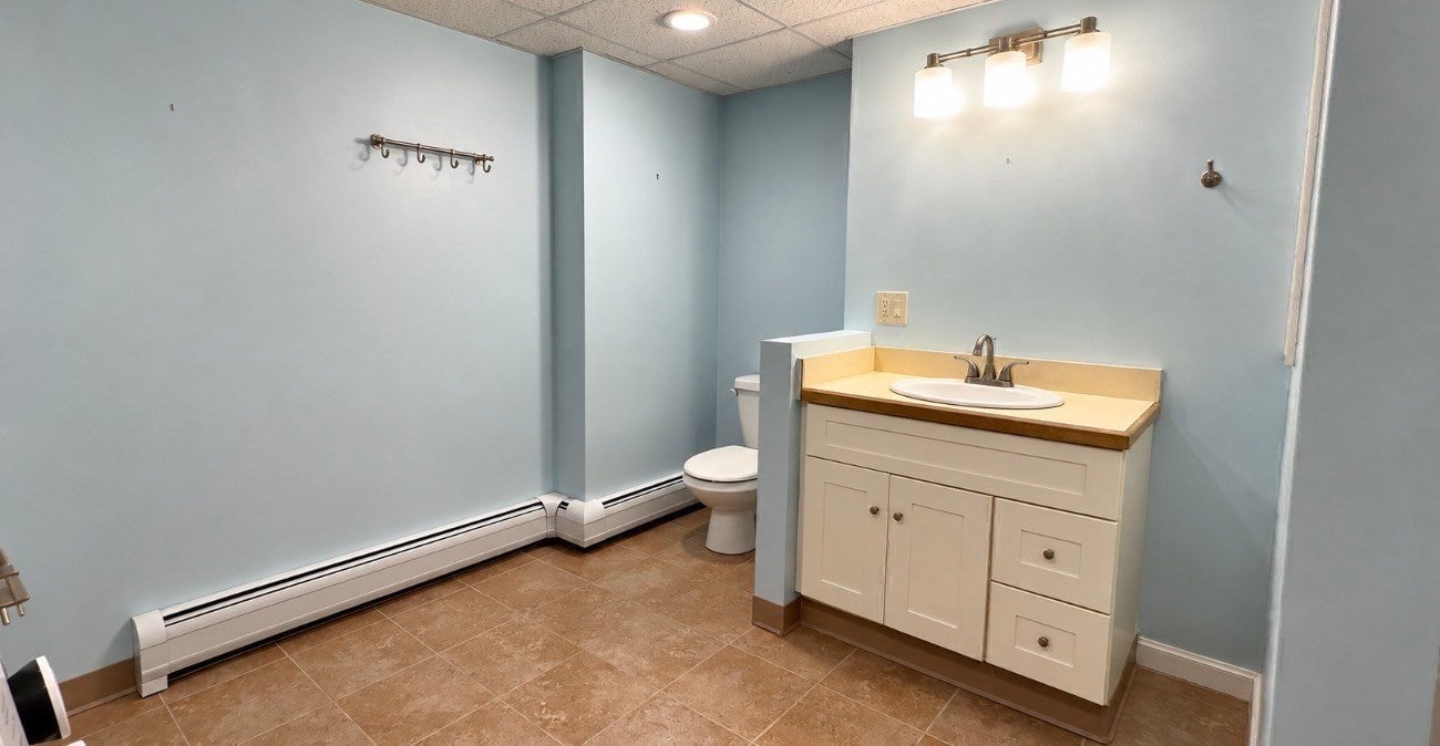 2 Grandview Ln, Easthampton, MA, 2 Grandview Ln, Easthampton, MA Photo #23