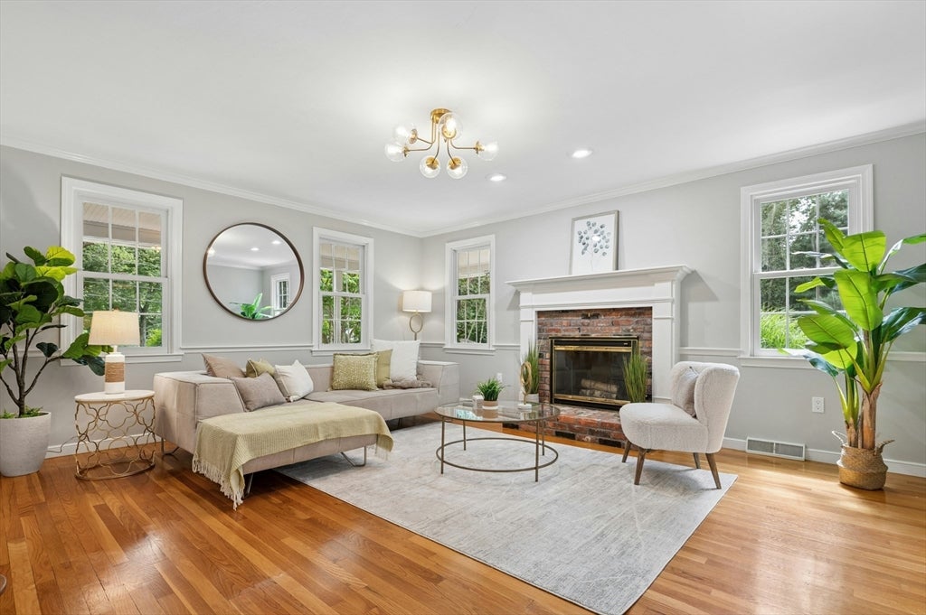 11 Dicarlo Rd, Hopkinton, MA Photo #8