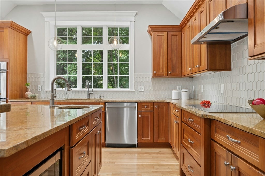 11 Dicarlo Rd, Hopkinton, MA Photo #16