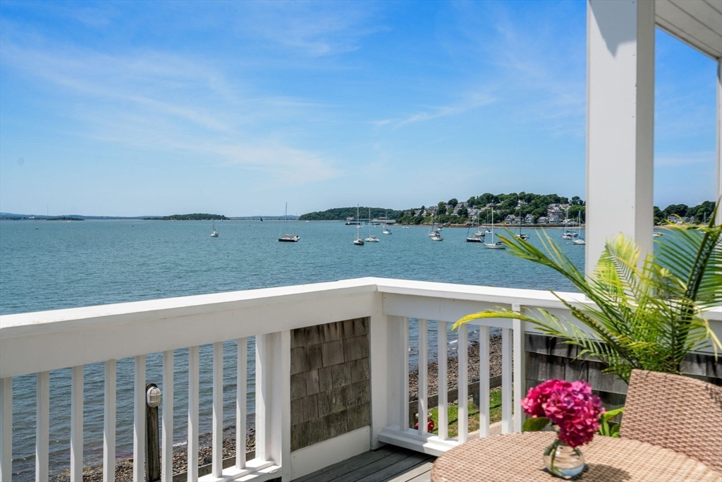 10 Marina Dr 10