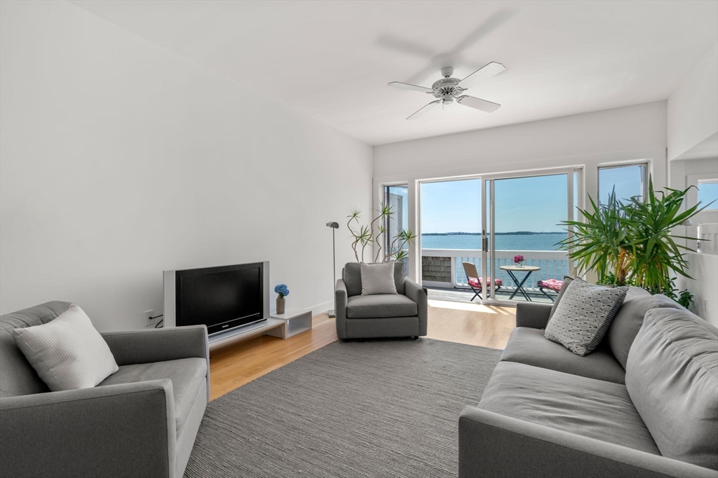 10 Marina Dr 10