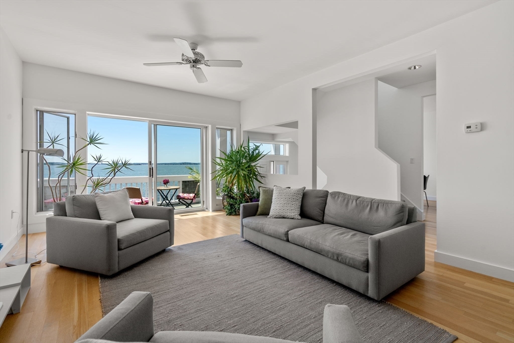 10 Marina Dr 10