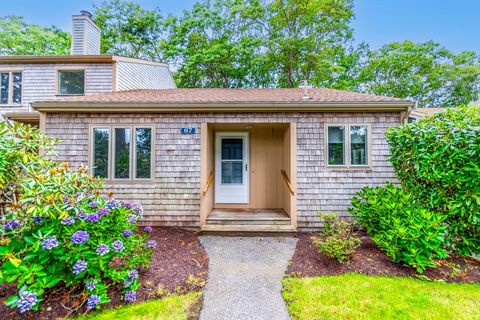 67 Woodland Trl 67 Falmouth MA 02536