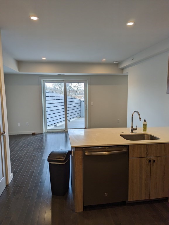 3383 Washington Street 404