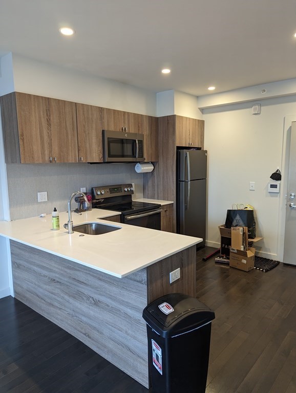 3383 Washington Street 404