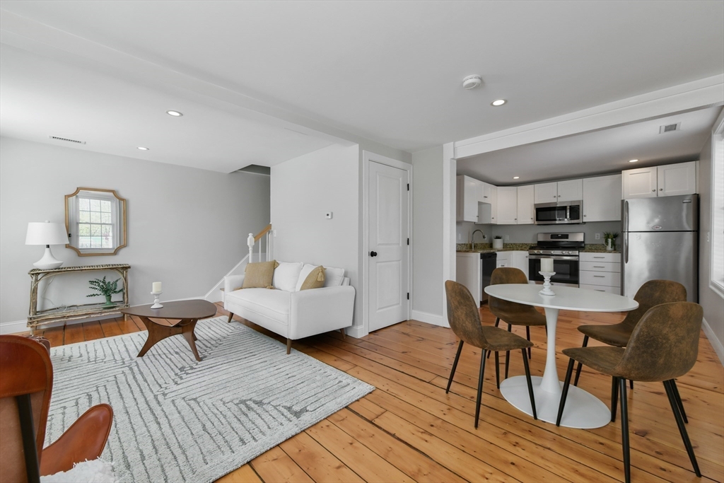 Yarmouth, Massachusetts 02675, United States, 4 Bedrooms Bedrooms, ,3 BathroomsBathrooms,Residential,Active,123709