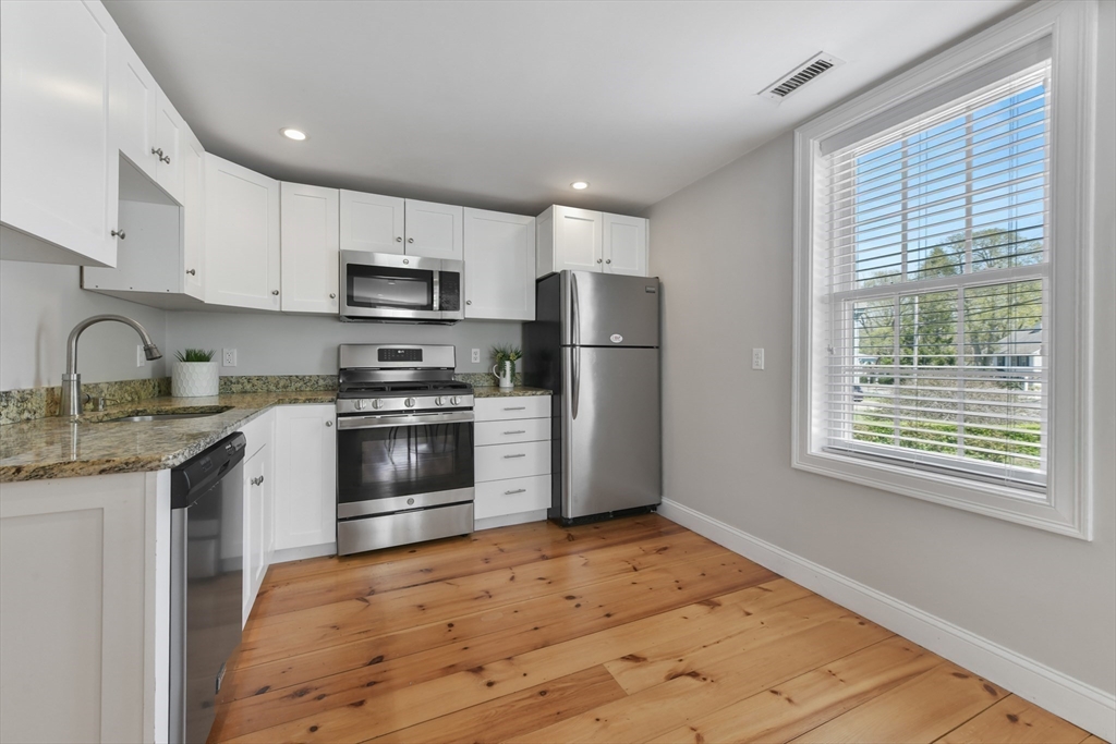 Yarmouth, Massachusetts 02675, United States, 4 Bedrooms Bedrooms, ,3 BathroomsBathrooms,Residential,Active,123709