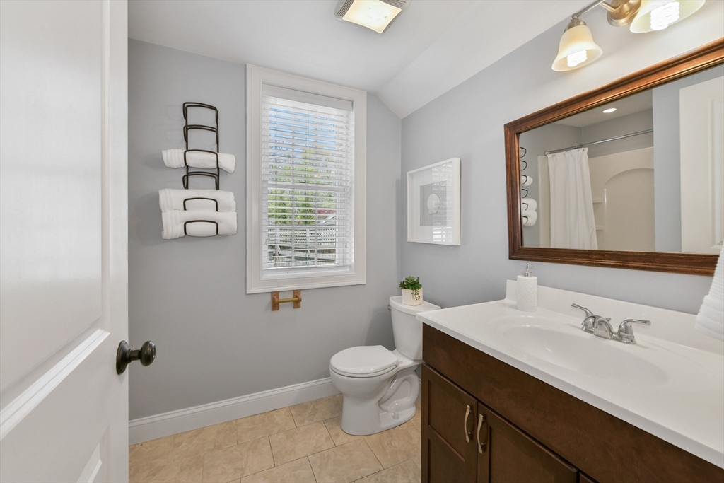 Yarmouth, Massachusetts 02675, United States, 4 Bedrooms Bedrooms, ,3 BathroomsBathrooms,Residential,Active,123709