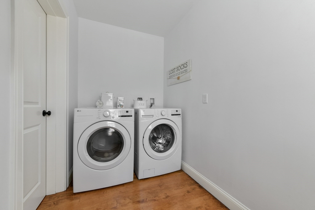 Yarmouth, Massachusetts 02675, United States, 4 Bedrooms Bedrooms, ,3 BathroomsBathrooms,Residential,Active,123709