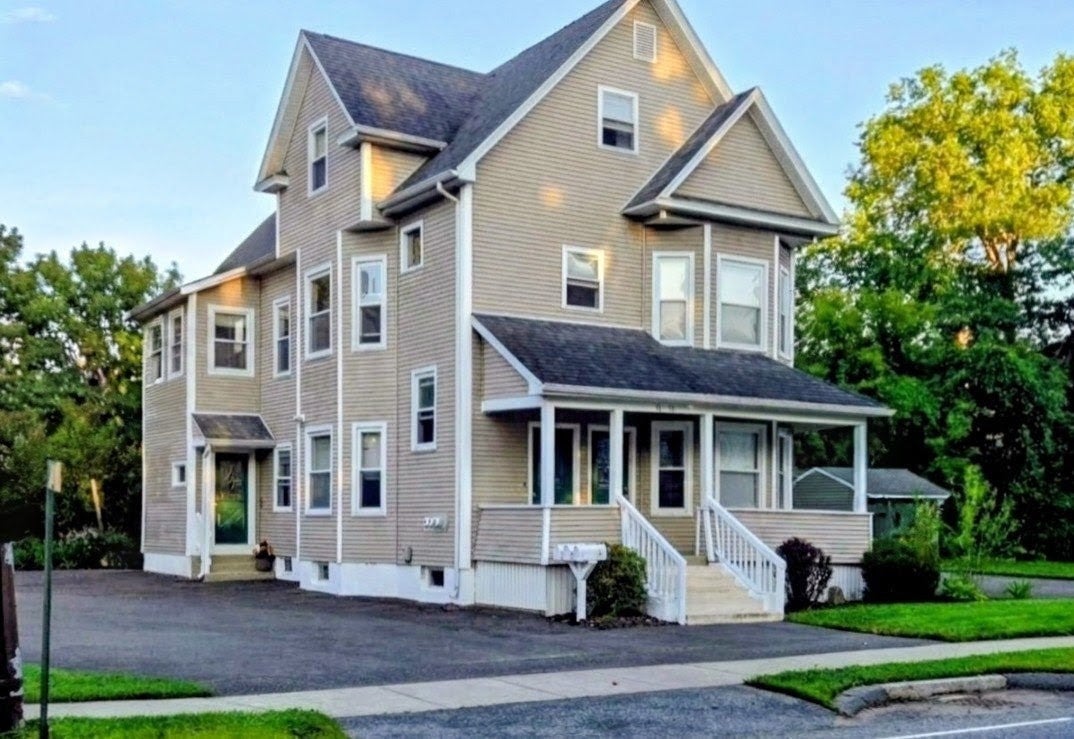 Photo of 96-98 Walnut St, Agawam, MA