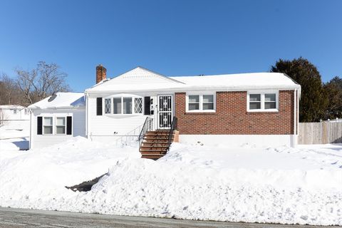 8 Dianthus Rd Holbrook MA 02343