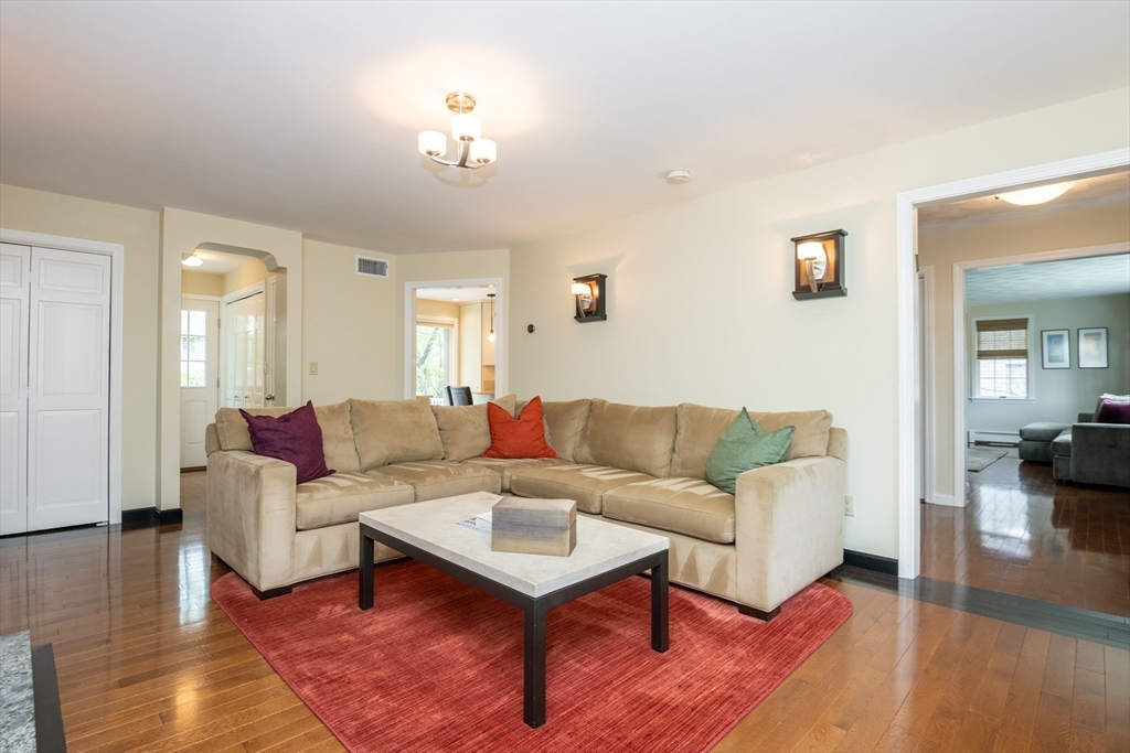 25 Ellen Road, Stoneham, MA Photo #10
