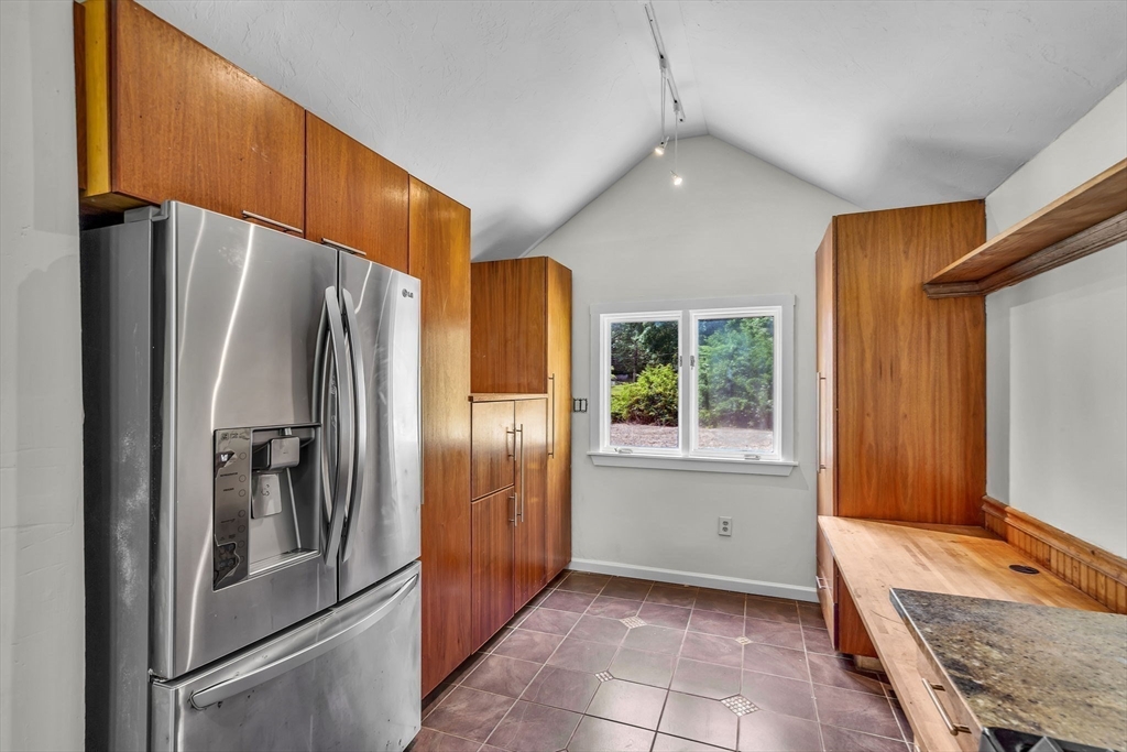 6 Forest Grove Ave