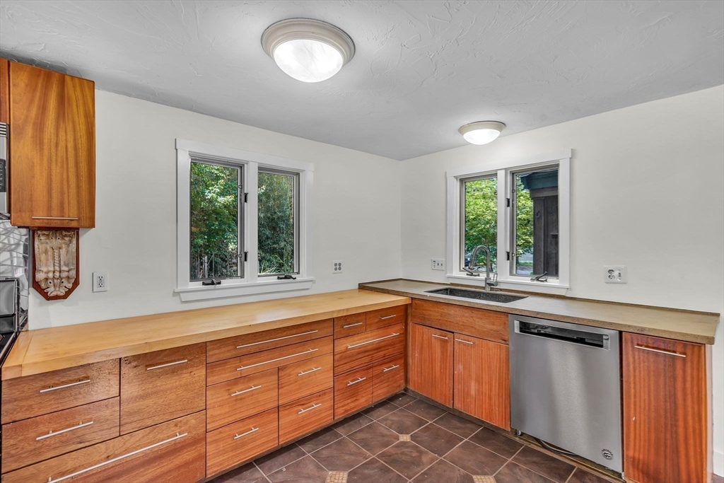 6 Forest Grove Ave