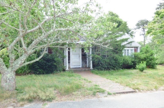 28 Standish Way