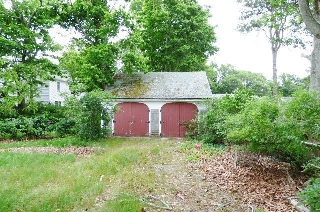 28 Standish Way