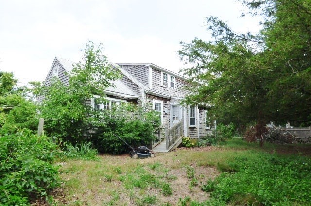 28 Standish Way