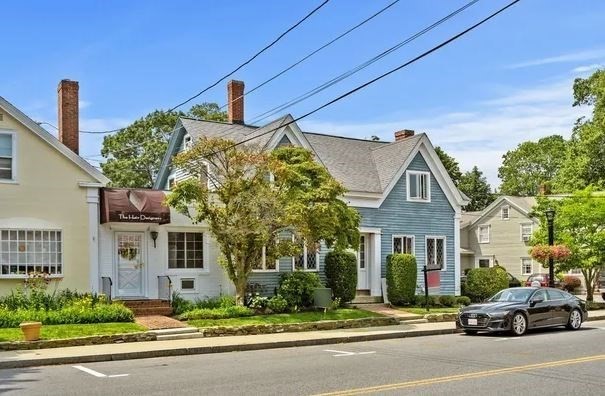 54 Main St 201
