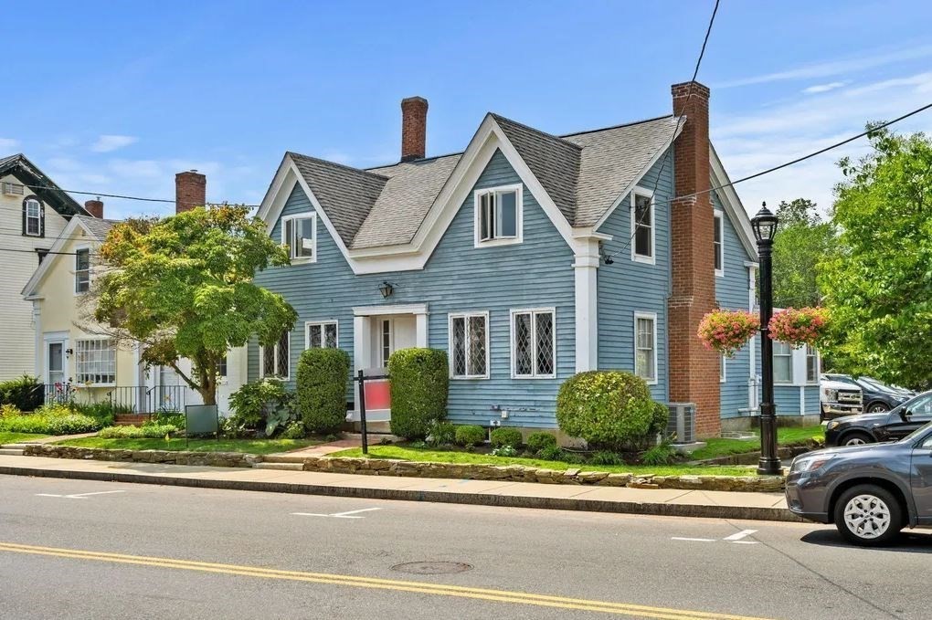 54 Main St 201