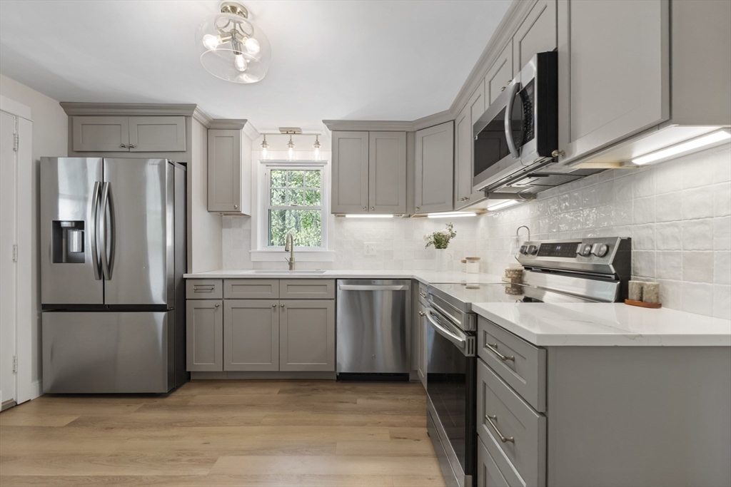 17 Melvern Rd, Abington, MA Photo #6