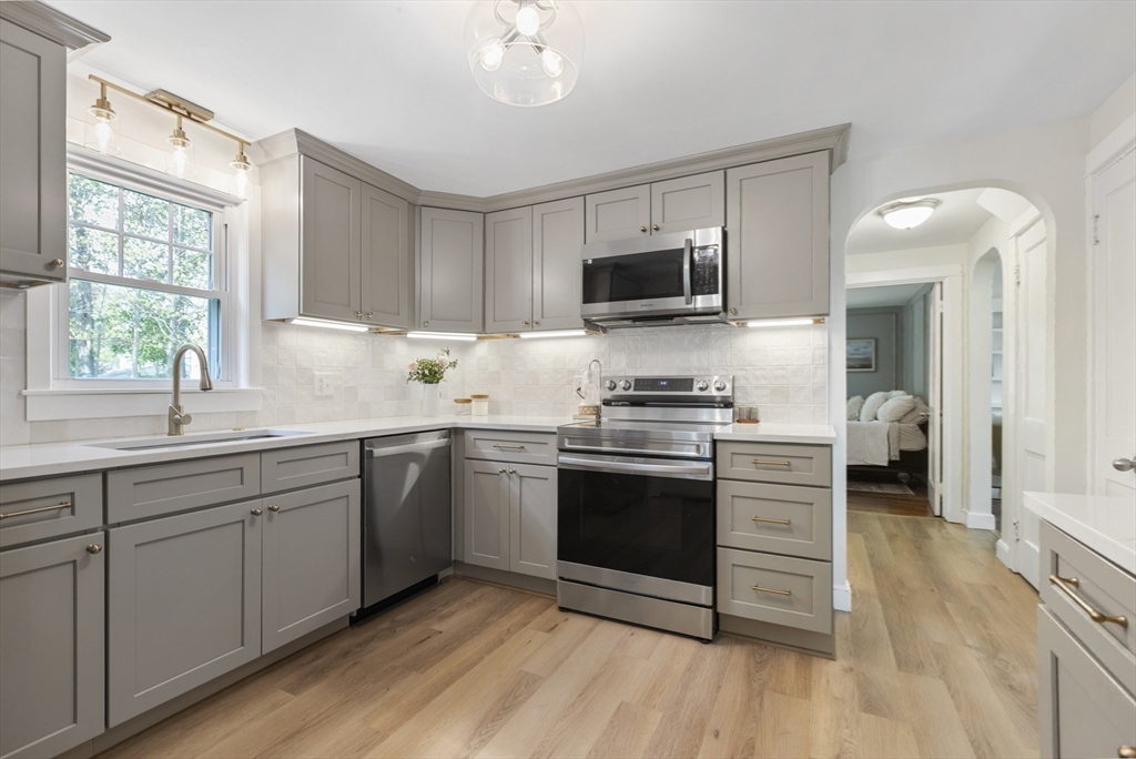 17 Melvern Rd, Abington, MA Photo #7