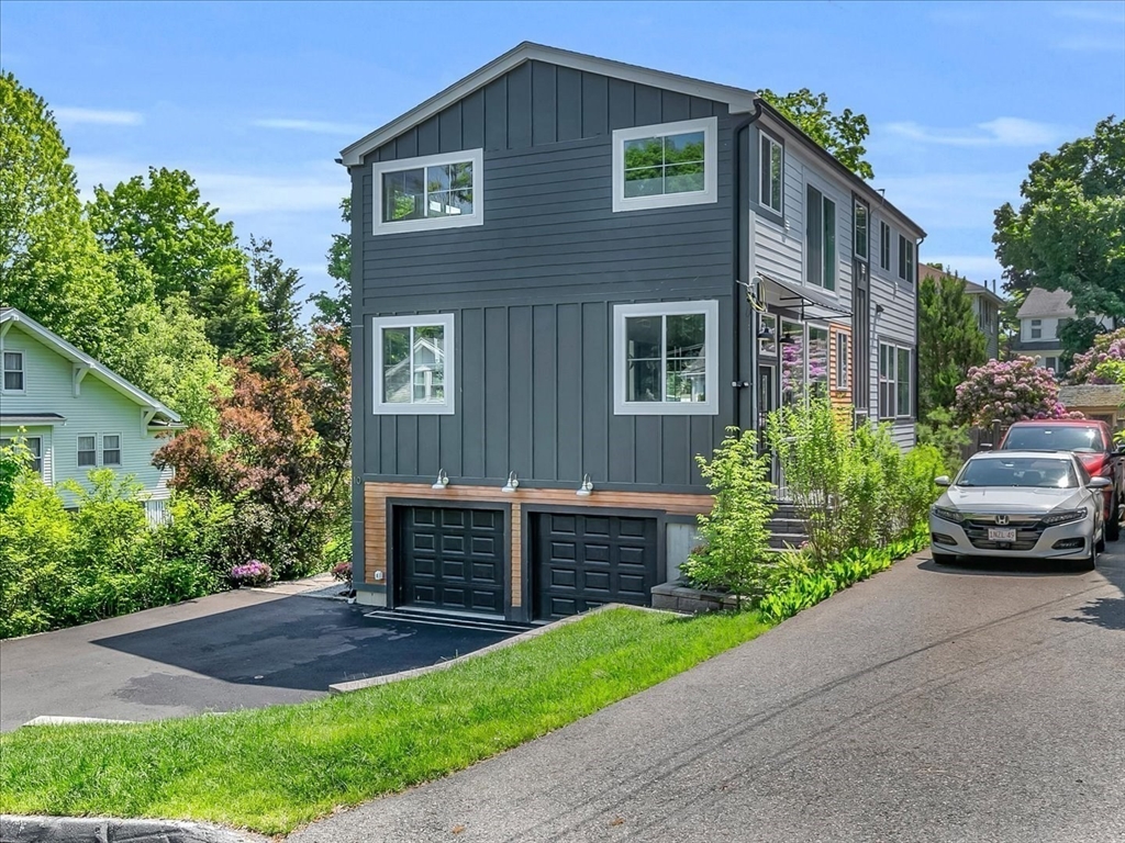 10 Bowker St