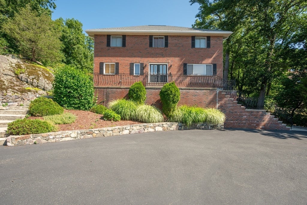 12 Parkway Dr