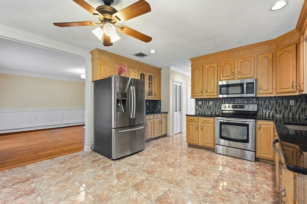 12 Parkway Dr, Saugus, MA, 12 Parkway Dr, Saugus, MA Photo #25