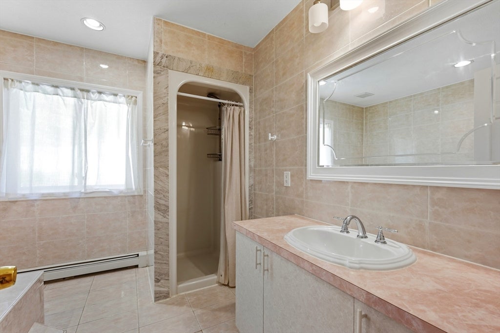 12 Parkway Dr, Saugus, MA, 12 Parkway Dr, Saugus, MA Photo #34