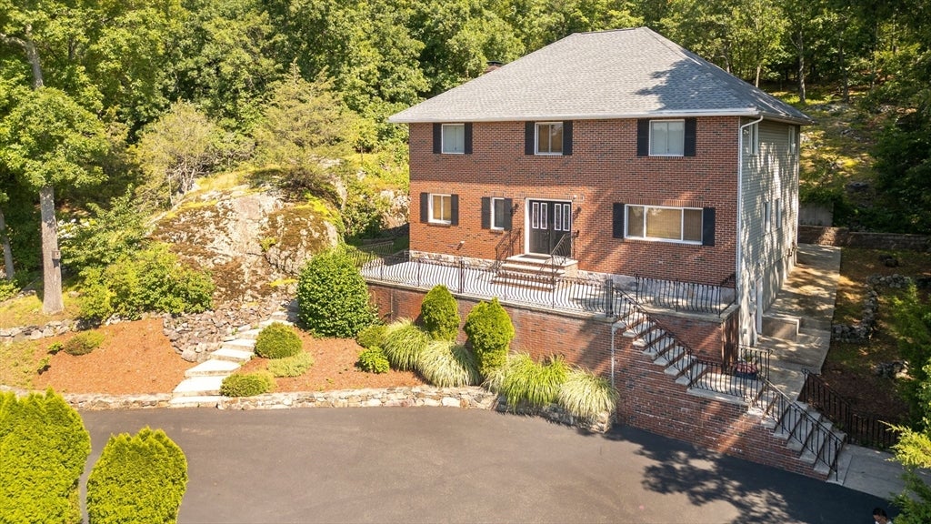 Photo of 12 Parkway Dr, Saugus, MA
