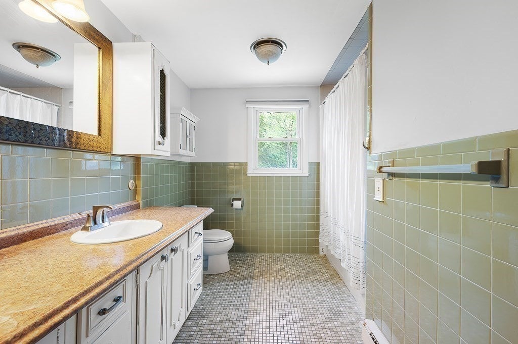36 Roman Dr, Shrewsbury, MA Photo #11