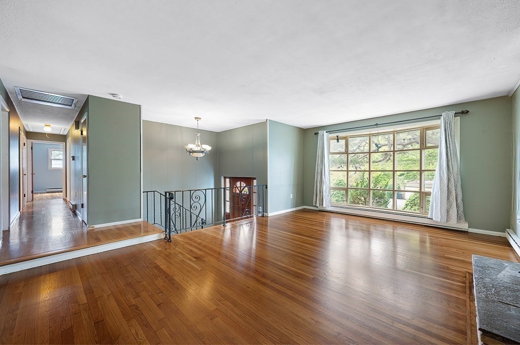 36 Roman Dr