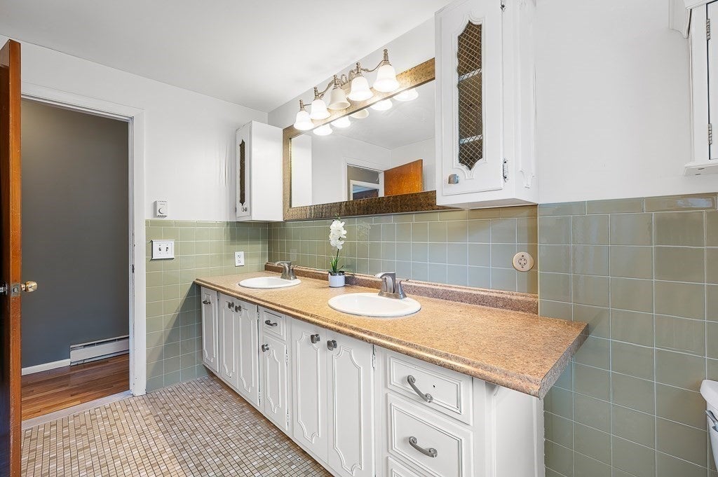 36 Roman Dr, Shrewsbury, MA Photo #10