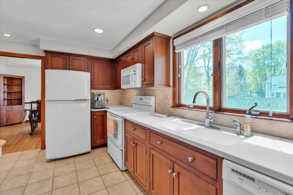 21 Edgewood Road, Seekonk, MA Photo #19